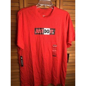 NEW! Men's Nike T-Shirt Size Medium